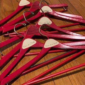 *2 for 20* Oscar de la Renta hangers